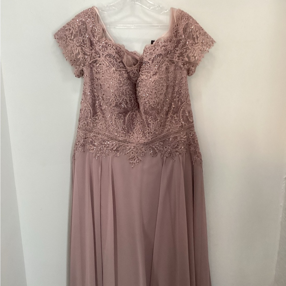 MGNY 72133, dusty rose size 14.